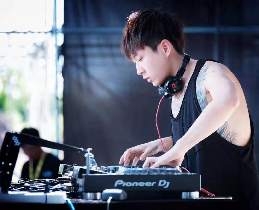 深扒那些rapper隐藏的第二重身份！