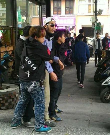 Diss热狗、揍过林俊杰,他们是中国最匪的说唱团体... | 第17张 | 嘻哈中国 Diss热狗、揍过林俊杰,他们是中国最匪的说唱团体... | 第17张