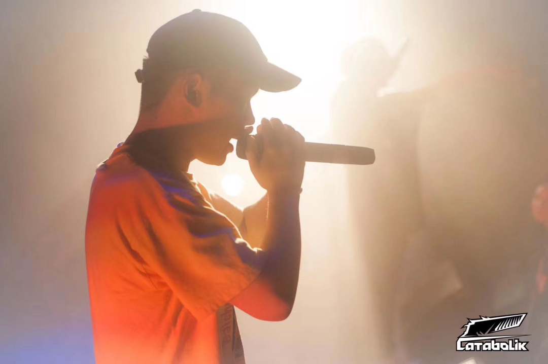 模仿秦牛正威的说唱中,到底有多少伴奏出自他之手? | 第3张 | 嘻哈中国 模仿秦牛正威的说唱中,到底有多少伴奏出自他之手? | 第3张