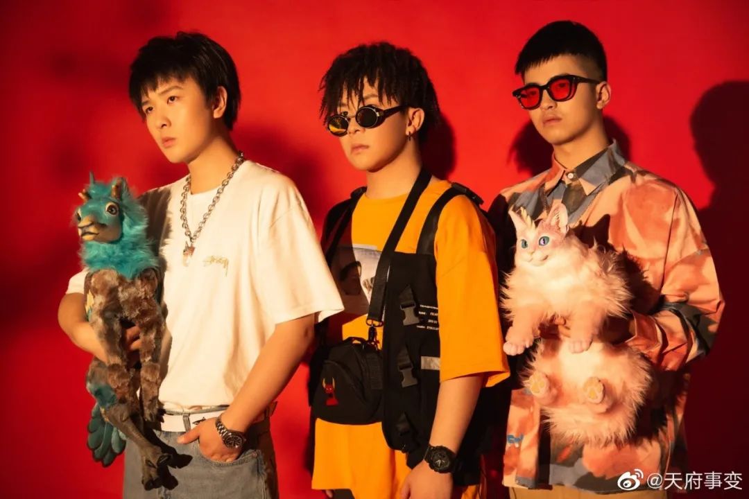 今天！人民日报、紫光阁、共青团联合点名了这首说唱！