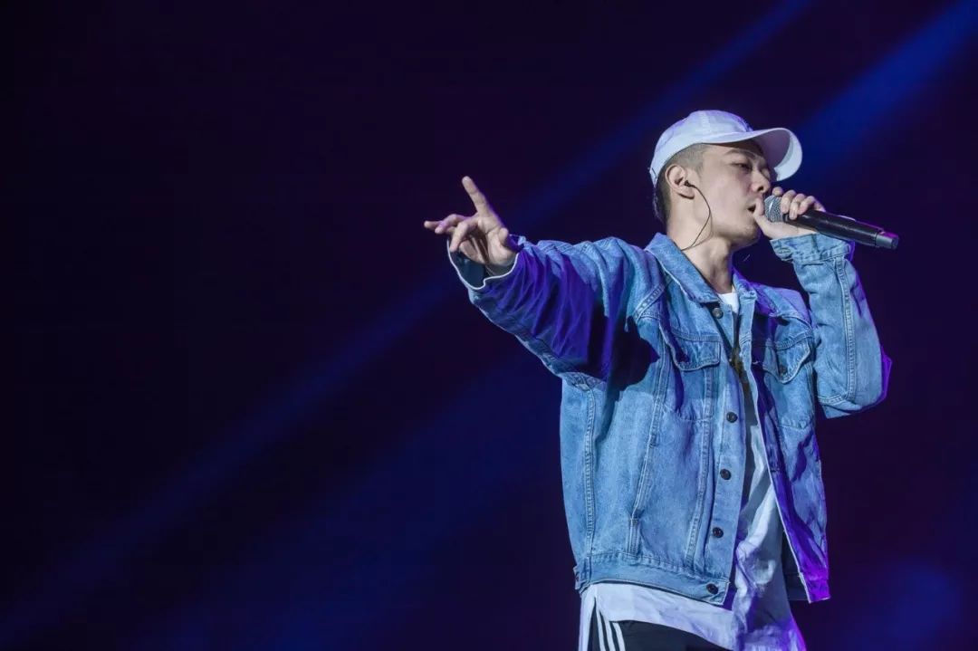 Mai、隆历奇、王朝……ListenUp制作班底堪称金曲制造机