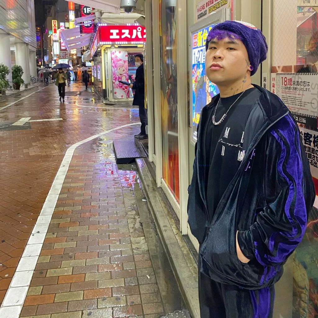 NoNo在南京卖保险，马思唯在郫县卖豆瓣酱，AR卖中华给GAI，就TY卖票给粉丝？