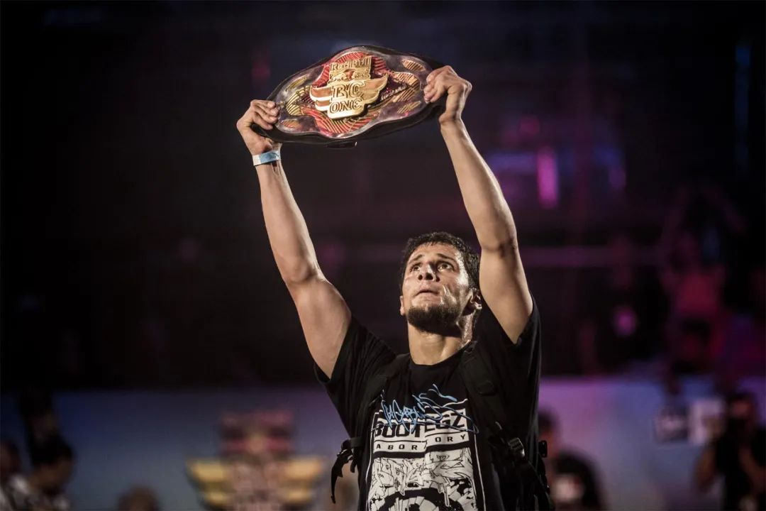 被breaking耽误的足球运动员巴黎奥运会breaking形象大使