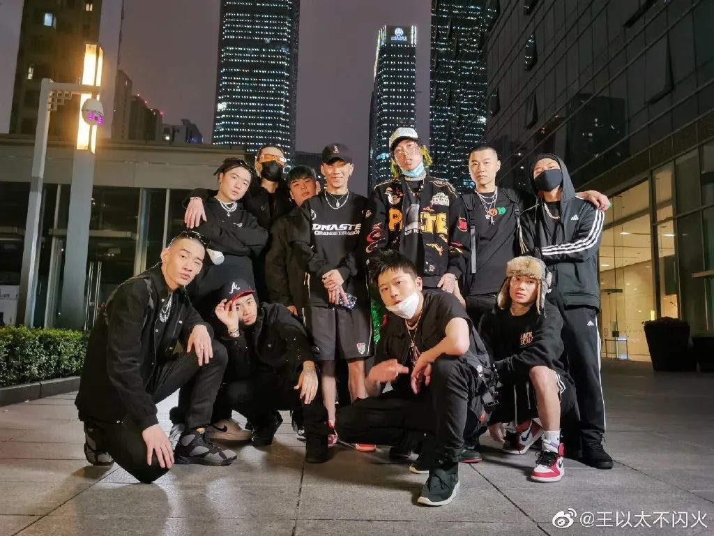 活死人和成都集团,谁才是中国第一沙雕厂牌? | 第14张 | 嘻哈中国 活死人和成都集团,谁才是中国第一沙雕厂牌? | 第14张