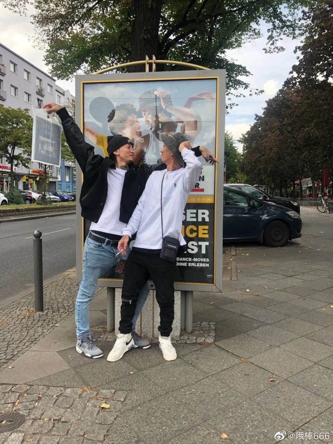 活死人和成都集团,谁才是中国第一沙雕厂牌? | 第17张 | 嘻哈中国 活死人和成都集团,谁才是中国第一沙雕厂牌? | 第17张