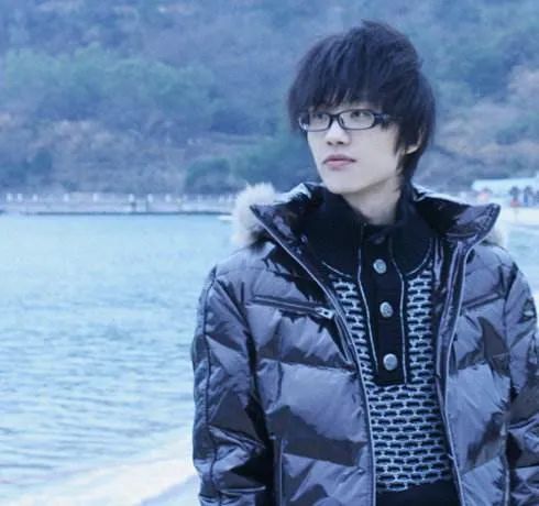 在成为“华语乐坛的良心”之前,许嵩也曾是那个“怼人不倦”的Vae | 第9张 | 嘻哈中国 在成为“华语乐坛的良心”之前,许嵩也曾是那个“怼人不倦”的Vae | 第9张