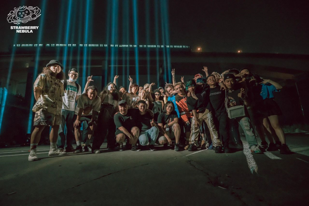 我花18块钱看了GOSH的线上演唱会，没想到他们拍了一部电影 | 第12张