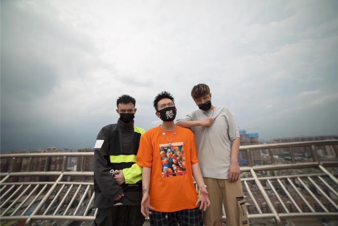 小安迪 在《说唱听我的》还未出场,但他们在中文说唱扔了颗独一无二的重磅炸弹! | 第5张 | 嘻哈中国 小安迪 在《说唱听我的》还未出场,但他们在中文说唱扔了颗独一无二的重磅炸弹! | 第5张