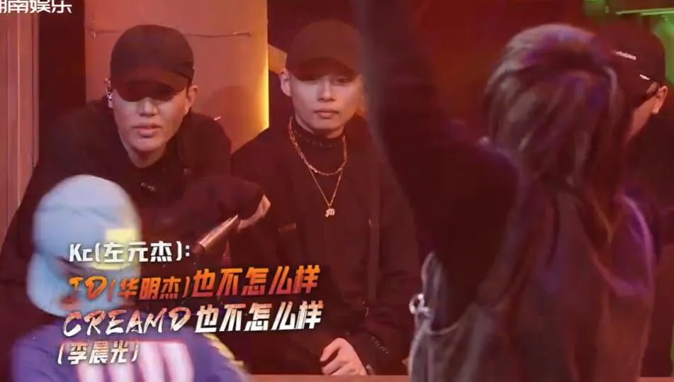 是现场DISS JD和Cream D更炸,还是秃子在线剃头怼小鬼更炸? | 第1张 | 嘻哈中国 是现场DISS JD和Cream D更炸,还是秃子在线剃头怼小鬼更炸? | 第1张