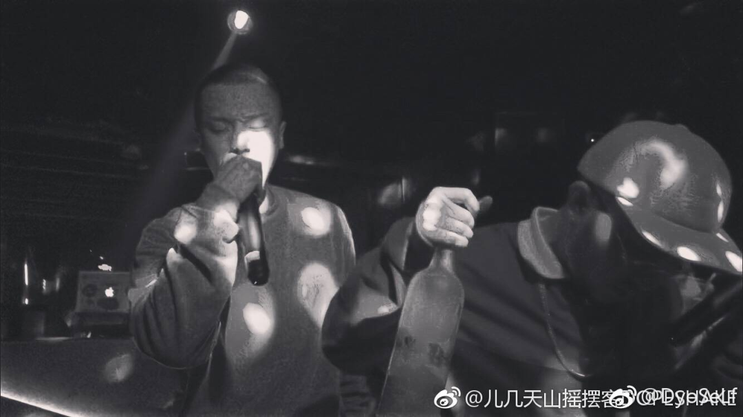 从北京最热门的HipHop团队成员，到和阿克江创立天山摇摆客，这个新疆rapper真的不一般