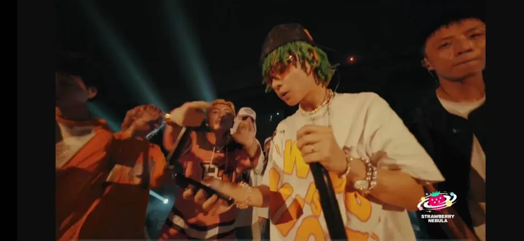 我花18块钱看了GOSH的线上演唱会，没想到他们拍了一部电影 | 第10张