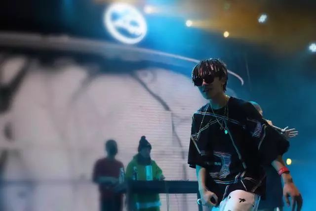 主动申请光光弃票的Trouble Z，受到了所有rapper的respect，方仔都带头拉票了