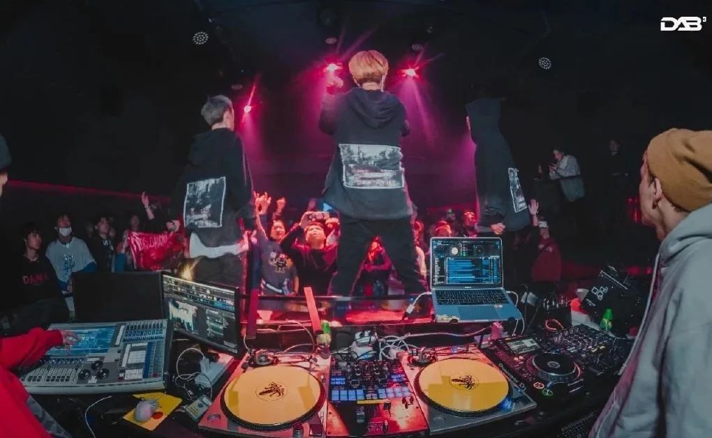 插头专访 | 深蓝儿童：新的宠物是三只头的狗！