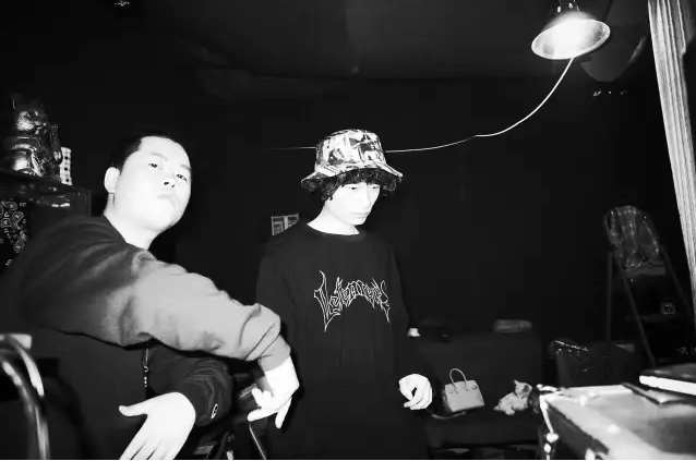 从北京最热门的HipHop团队成员，到和阿克江创立天山摇摆客，这个新疆rapper真的不一般