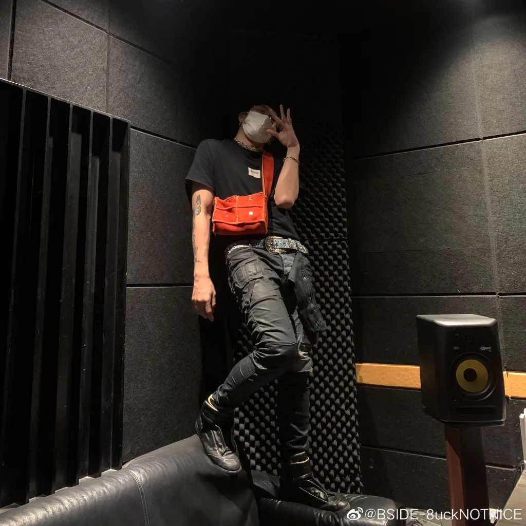 曾在《中国有嘻哈》震惊吴亦凡的他,如今也是《说唱听我的》那个敢于直面JD的猛男 | 第11张 | 嘻哈中国 曾在《中国有嘻哈》震惊吴亦凡的他,如今也是《说唱听我的》那个敢于直面JD的猛男 | 第11张