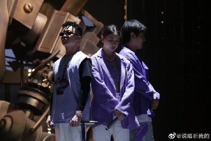 演出现场被队友剃成光头,导师点评环节连怼弹壳小鬼,秃子会是这期被网暴的对象吗? | 第2张 | 嘻哈中国 演出现场被队友剃成光头,导师点评环节连怼弹壳小鬼,秃子会是这期被网暴的对象吗? | 第2张