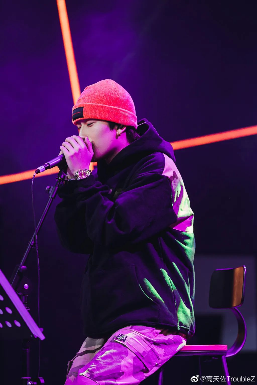 主动申请光光弃票的Trouble Z，受到了所有rapper的respect，方仔都带头拉票了