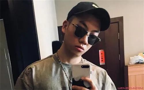 杨和苏穿假鞋成了饭圈新的黑点 | 第1张 | 嘻哈中国 杨和苏穿假鞋成了饭圈新的黑点 | 第1张