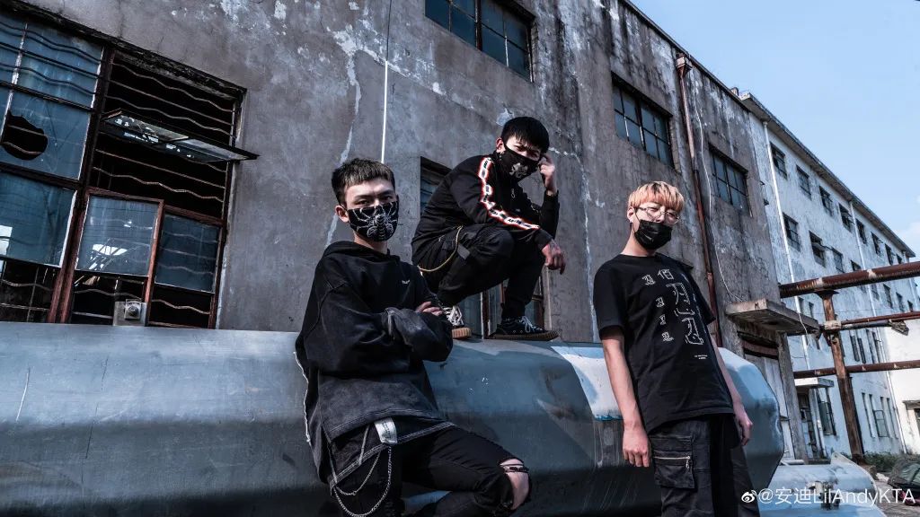 小安迪 在《说唱听我的》还未出场,但他们在中文说唱扔了颗独一无二的重磅炸弹! | 第6张 | 嘻哈中国 小安迪 在《说唱听我的》还未出场,但他们在中文说唱扔了颗独一无二的重磅炸弹! | 第6张