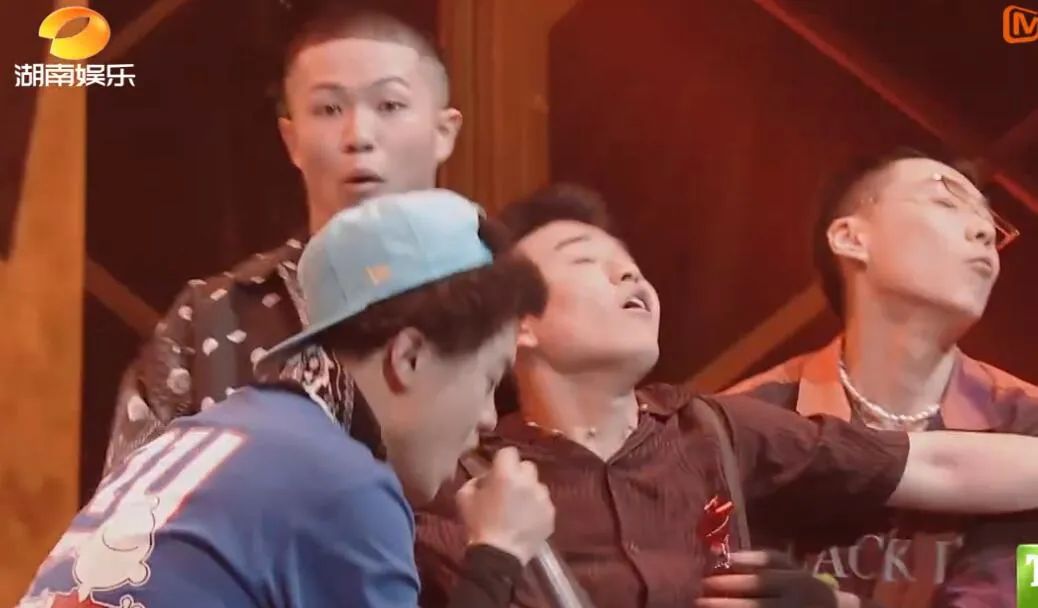 是现场DISS JD和Cream D更炸,还是秃子在线剃头怼小鬼更炸? | 第23张 | 嘻哈中国 是现场DISS JD和Cream D更炸,还是秃子在线剃头怼小鬼更炸? | 第23张