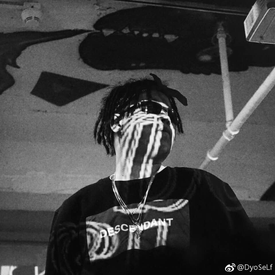 从北京最热门的HipHop团队成员，到和阿克江创立天山摇摆客，这个新疆rapper真的不一般