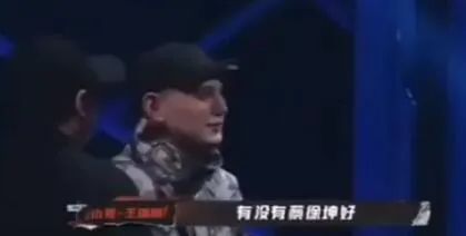 艾热因cue蔡徐坤打篮球上热搜被围攻，杨和苏王以太法老八贼都出来发声了...