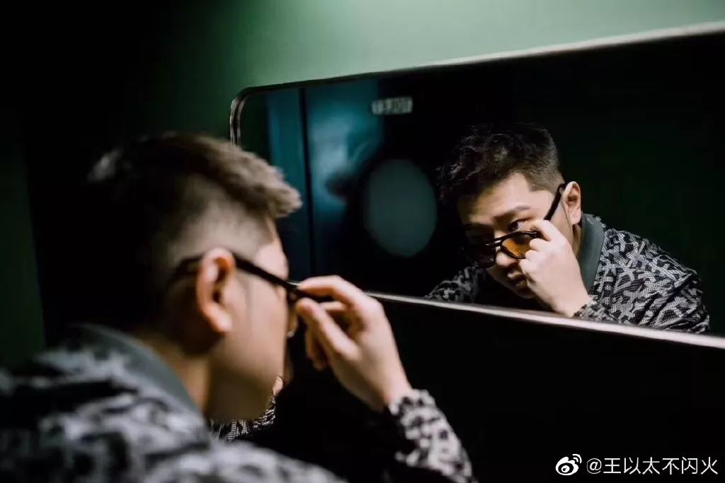 这一次,不说你的手机莫得CDC就显得档次低 | 第20张 | 嘻哈中国 这一次,不说你的手机莫得CDC就显得档次低 | 第20张