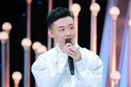 三年前GAI在有嘻哈上与idol势不两立，三年后他坐上了明星制作人的位置！