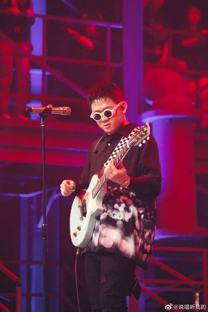 照搬新说唱最傻逼的赛制，《说唱听我的》到底怎么了？