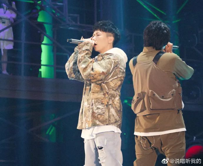 照搬新说唱最傻逼的赛制，《说唱听我的》到底怎么了？