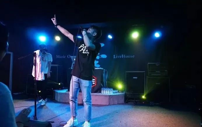 他不想做蛋堡、小老虎那样的说唱诗人,他要做说唱作家 | 第6张 | 嘻哈中国 他不想做蛋堡、小老虎那样的说唱诗人,他要做说唱作家 | 第6张