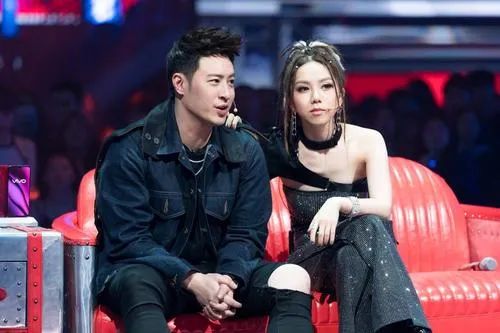 “张靓颖做新说唱导师,配吗?” | 第4张 | 嘻哈中国 “张靓颖做新说唱导师,配吗?” | 第4张