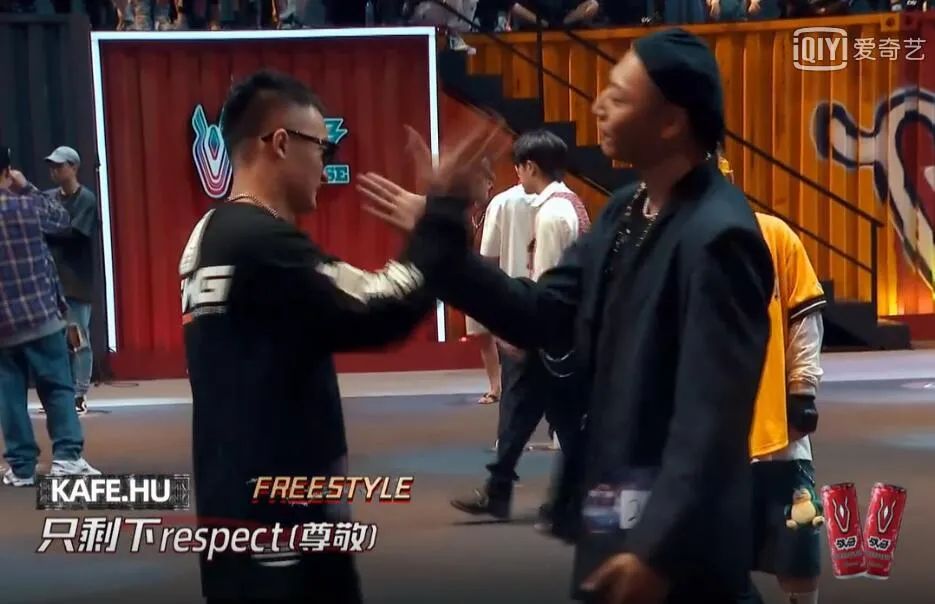 一集新说唱化解N个Beef，李尔新又一次被打上马赛克，每位导师可选10名战队成员！