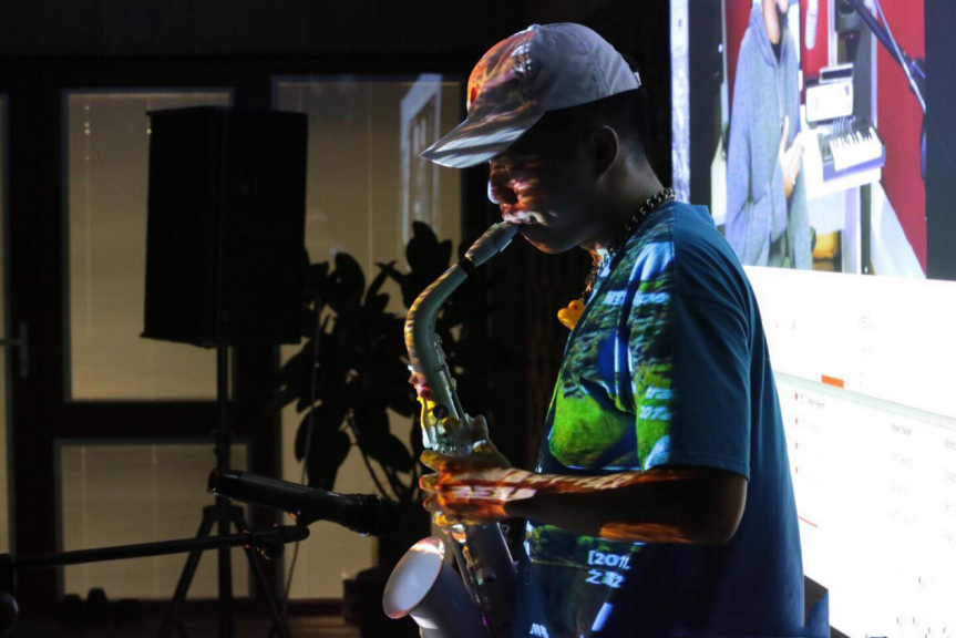 新说唱海选搞配乐诗朗诵,100s舞台玩蹦迪…这个“程序员”rapper到底是有多奇葩? | 第3张 | 嘻哈中国 新说唱海选搞配乐诗朗诵,100s舞台玩蹦迪…这个“程序员”rapper到底是有多奇葩? | 第3张