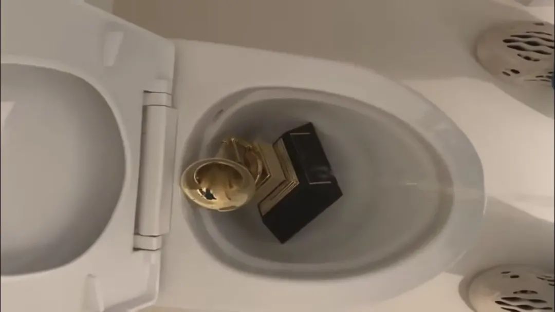 Kanye引爆推特、自爆合同内容,企图发起“音乐产业改革” | 第3张 | 嘻哈中国 Kanye引爆推特、自爆合同内容,企图发起“音乐产业改革” | 第3张