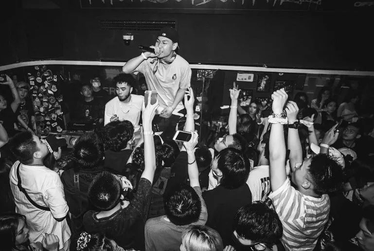 专访 | 是时候认识Mac Ova Seas这道“闪电”了 | 第7张 | 嘻哈中国 专访 | 是时候认识Mac Ova Seas这道“闪电”了 | 第7张