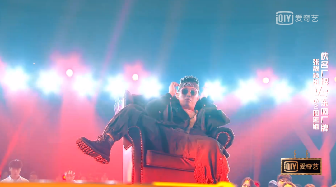 歌曲中没有小青龙的署名也许是节目组忘了，但把王齐铭写成李大奔这又怎么解释？