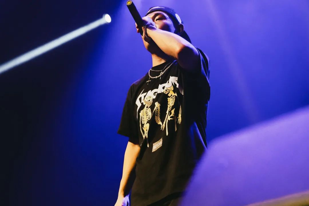 作为圈内被说唱圈无数人看好的新人，他在《新说唱》终于走起来了