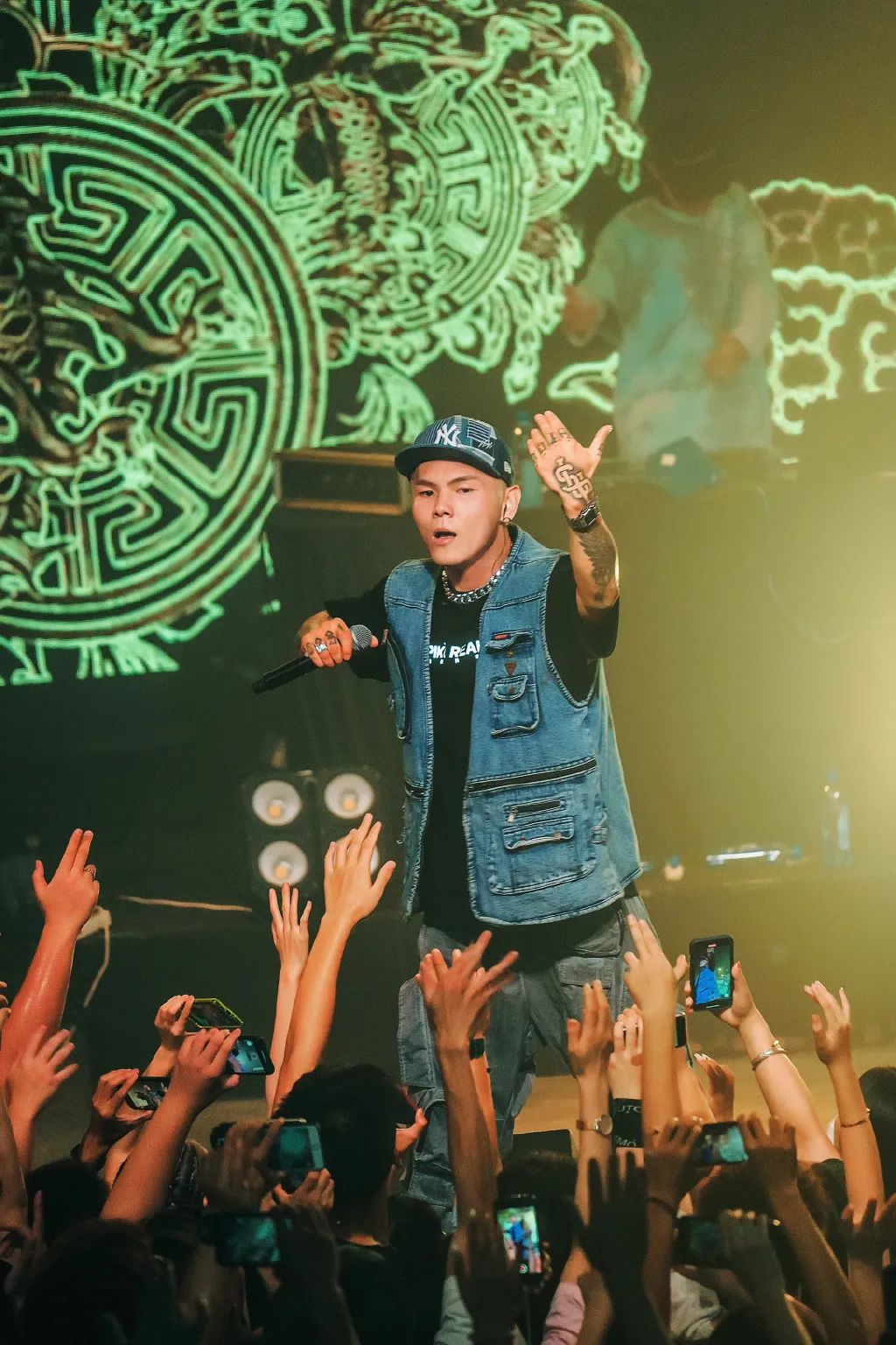 他帮助了处在低谷的GAI,beef过后替海尔打广告,PG One被万人唾骂时说出了那句:人是人、歌是歌、事是事 | 第18张 | 嘻哈中国 他帮助了处在低谷的GAI,beef过后替海尔打广告,PG One被万人唾骂时说出了那句:人是人、歌是歌、事是事 | 第18张