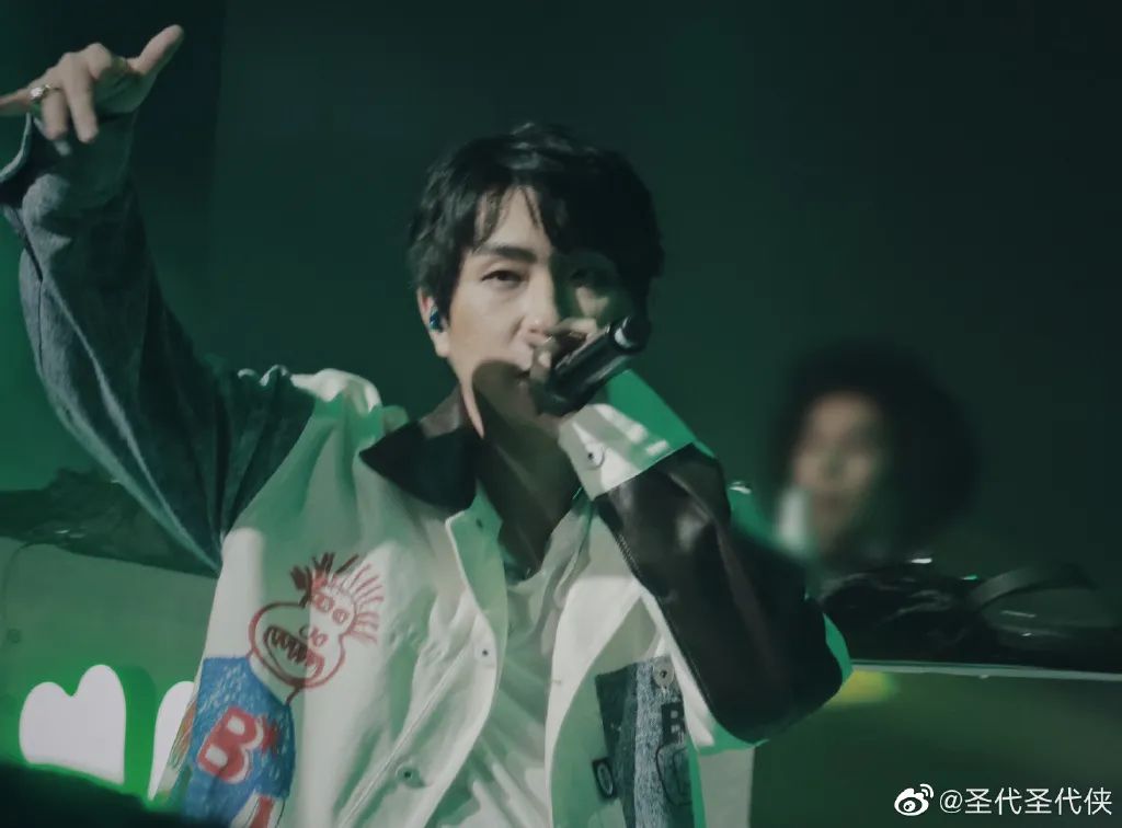 到底谁才是三档说唱综艺的最大赢家？是热度顶满的他们，还是加入新厂牌的他们？