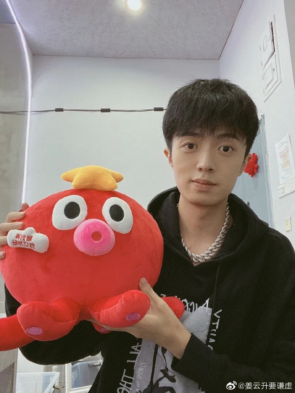 到底谁才是三档说唱综艺的最大赢家？是热度顶满的他们，还是加入新厂牌的他们？