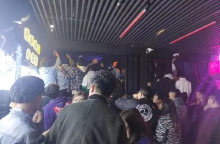 贝贝昨晚在西安的演出被PG One粉丝举报了? | 第3张 | 嘻哈中国 贝贝昨晚在西安的演出被PG One粉丝举报了? | 第3张