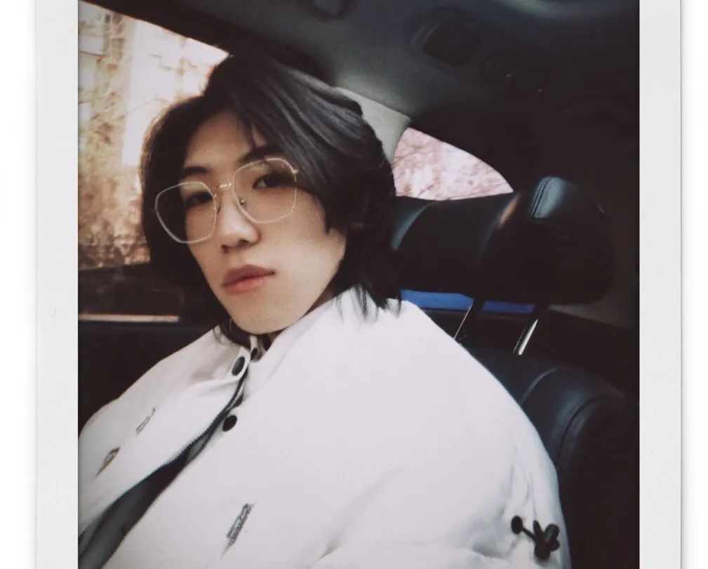 受李宇春肯定，获马思唯盛赞，他“吟游诗人”的标签是一场骗局吗？