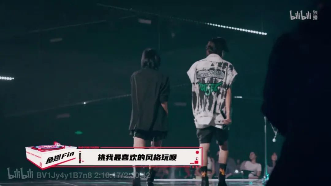 受李宇春肯定，获马思唯盛赞，他“吟游诗人”的标签是一场骗局吗？