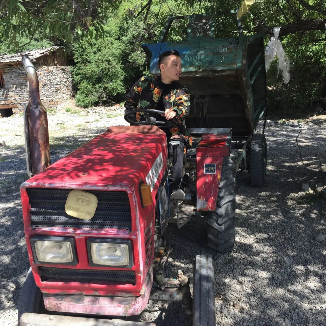 在CDC与CQC破冰之际，这位在新说唱大放异彩的成都街娃儿就约了GAI去重庆吃小面