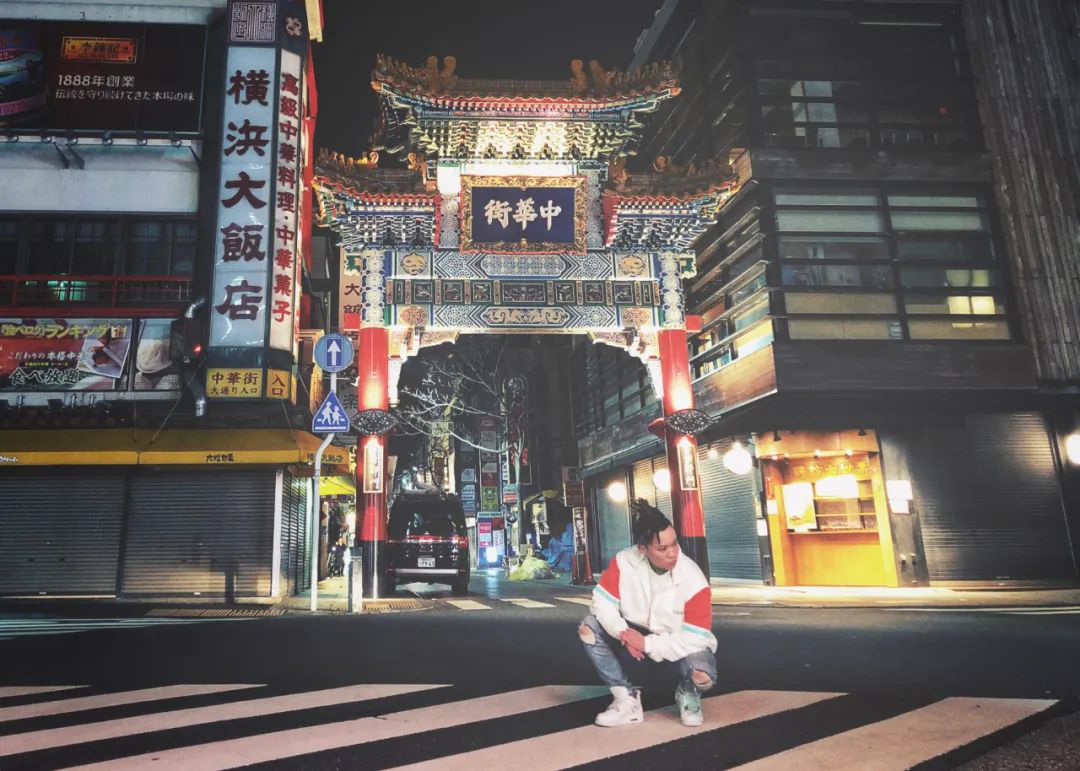 在CDC与CQC破冰之际，这位在新说唱大放异彩的成都街娃儿就约了GAI去重庆吃小面