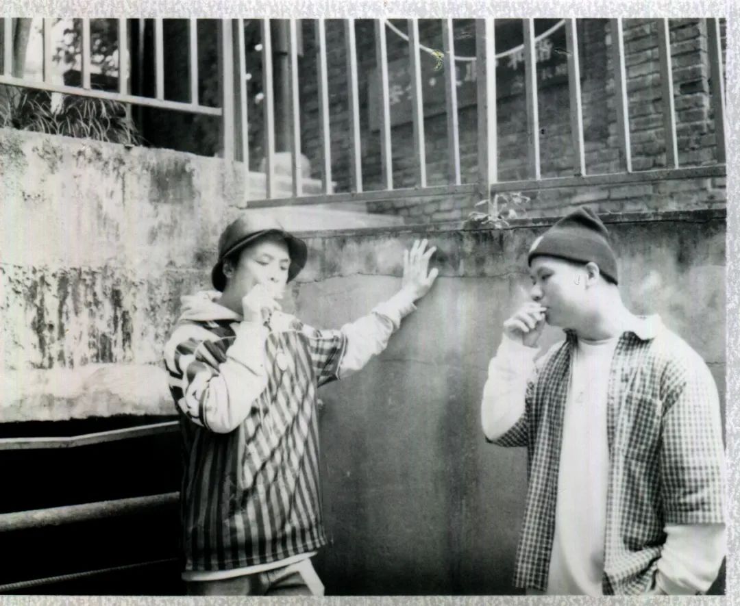 夏之禹 继被公司逼迫参加《说唱新世代》之后,现在他又被逼拍“R级电影”? | 第2张 | 嘻哈中国 夏之禹 继被公司逼迫参加《说唱新世代》之后,现在他又被逼拍“R级电影”? | 第2张