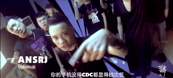 在CDC与CQC破冰之际，这位在新说唱大放异彩的成都街娃儿就约了GAI去重庆吃小面