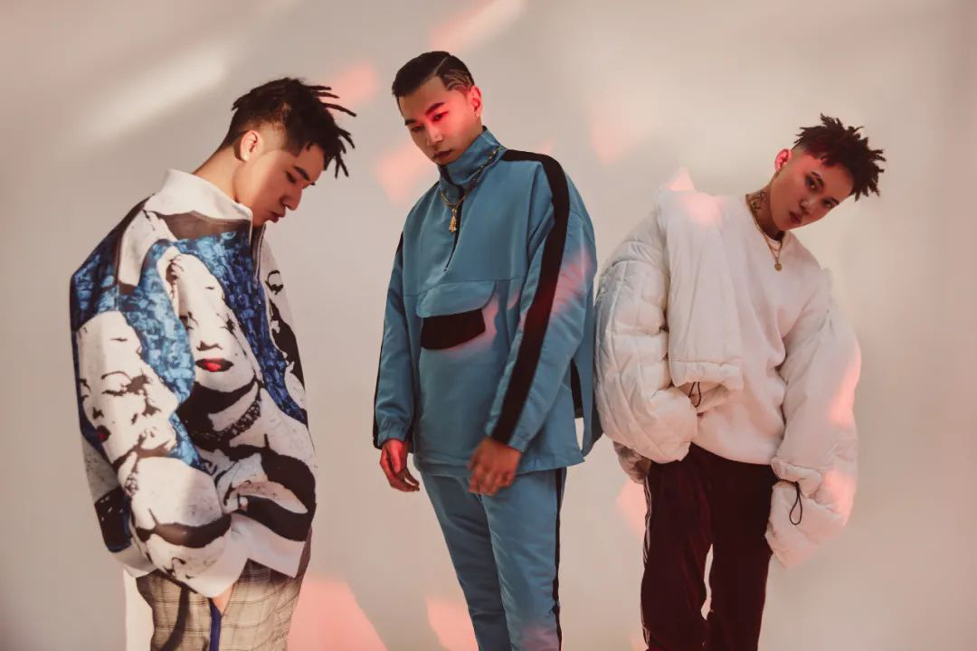 在CDC与CQC破冰之际，这位在新说唱大放异彩的成都街娃儿就约了GAI去重庆吃小面