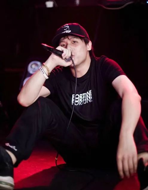 Buzzy退队、法老 龙崎出轨、福克斯取关队友，节目过后的活死人为什么一直在走下坡路？